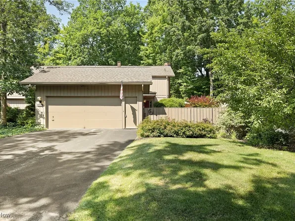 629-37 Fairington Oval, Aurora, OH 44202