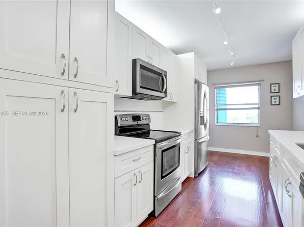 4001 Hillcrest Dr APT 817, Hollywood, FL 33021