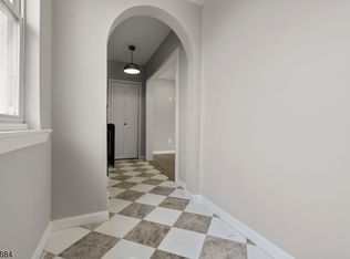 542 E 3rd Ave, Roselle, NJ 07203