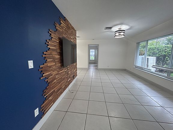 5th image of 5631 SW 82nd Ave