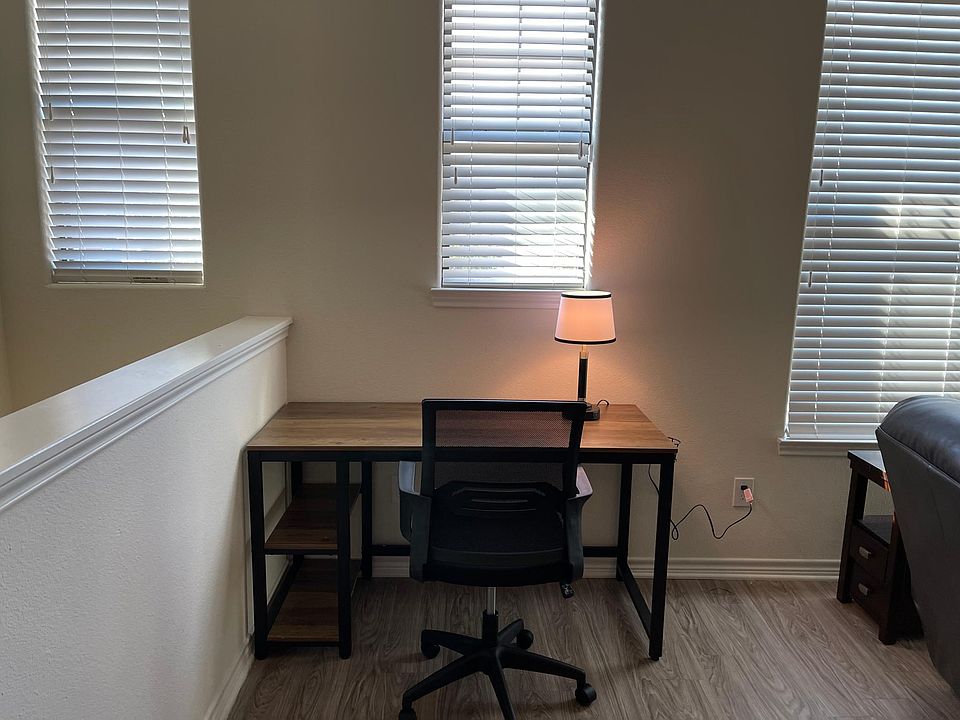 2nd image of 2888 Nash St #821