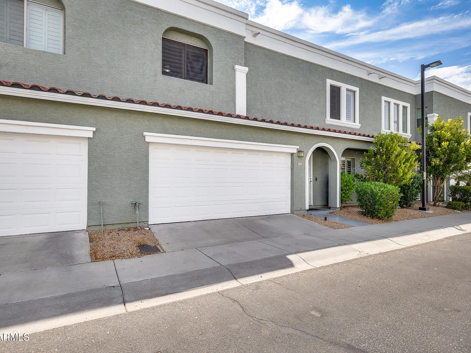 4 bed, 3.0 bath, 2004 sqft, $2,500 — Photo 2