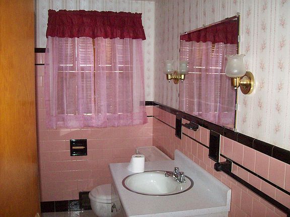 3rd image of 155 Borden Ave