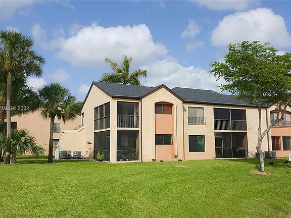 3rd image of 8250 NW 191st St APT A