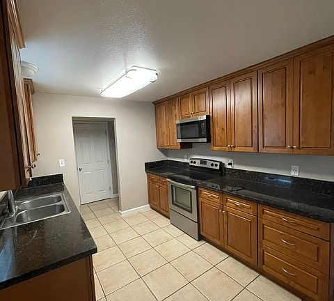 3rd image of 4865 Grove St
