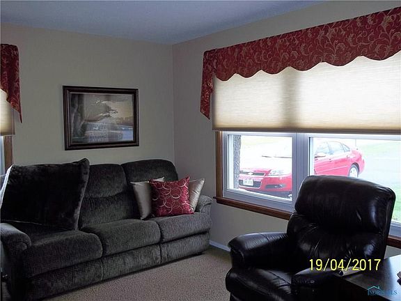 3rd image of 3702 Lakepointe Dr