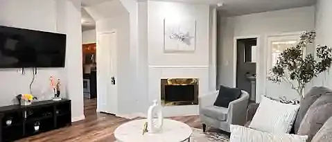 1742 Creekbend Dr — Photo 5