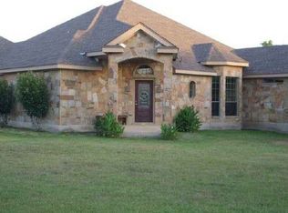 3267 County Road 104, Floresville, TX 78114