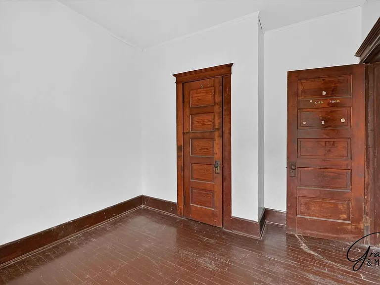 127 W Buena Vis — Photo 20