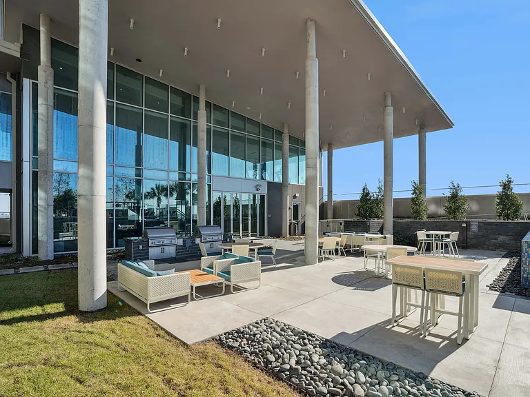 Luminary_EXT_Amenity_PoolDeckDining3_Feb2026