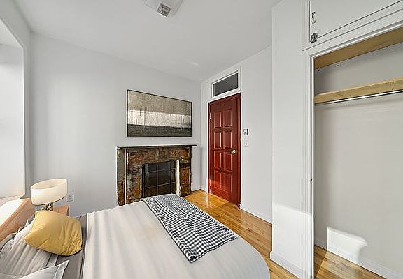 2nd image of 118 W 109th St APT 4