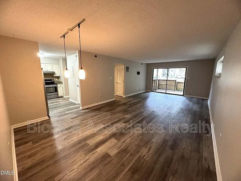 3 bed, 2.0 bath, 1232 sqft, $1,500 — Photo 3