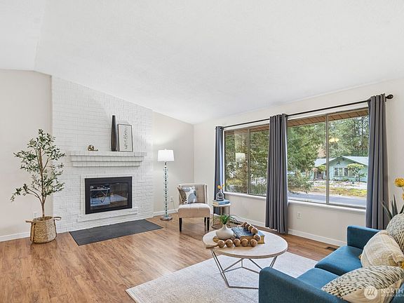 3rd image of 2191 Lakemoor Drive SW
