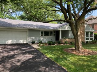 1067 Warrington Rd, Deerfield, IL 60015
