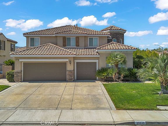 3rd image of 39339 Desert Lilly Ct