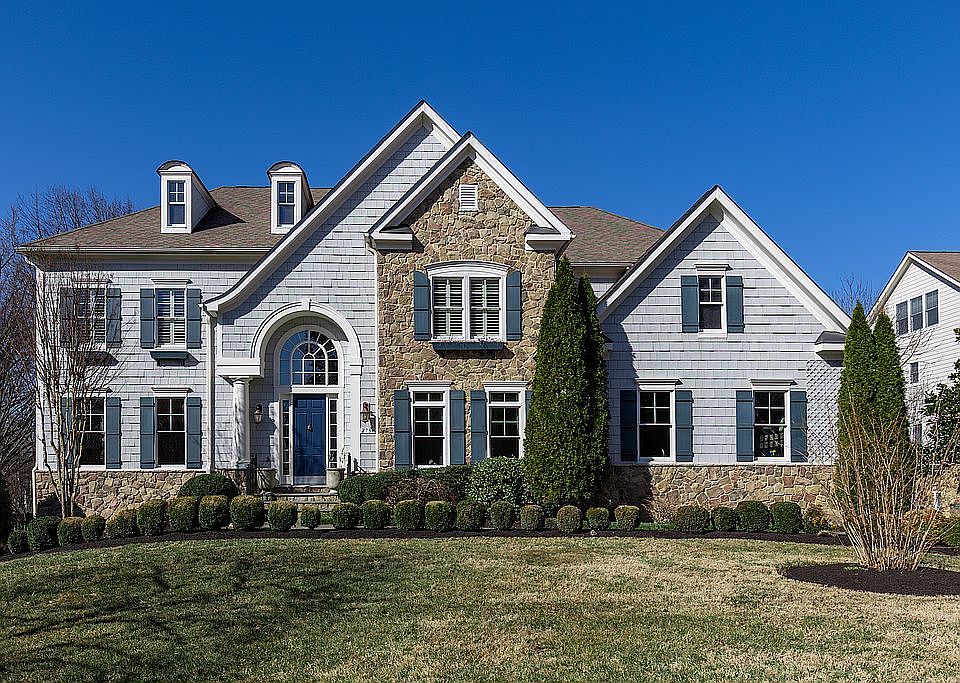 1st image of 2734 Willow Dr