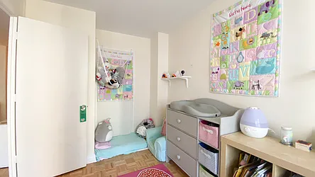 Rented by R New York