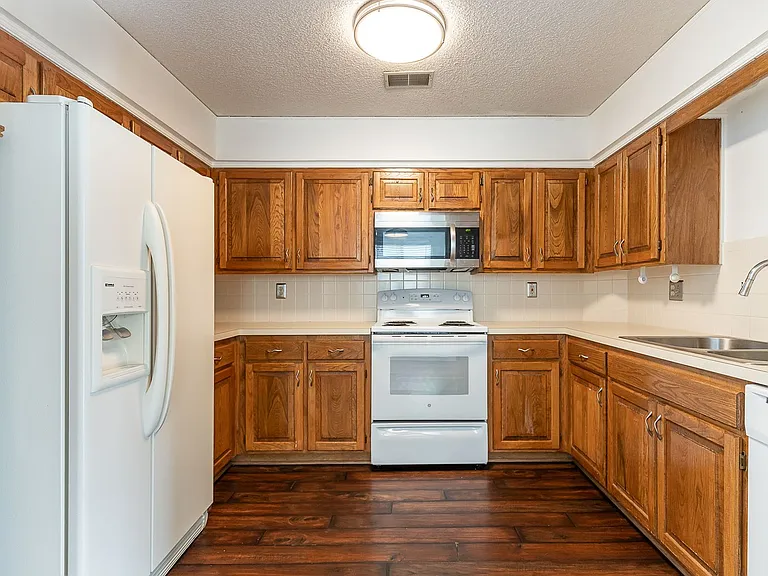 5870 Park St #9 — Photo 12