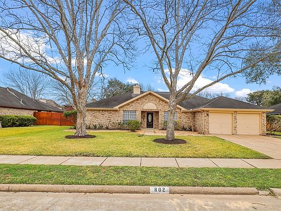 2nd image of 802 Foxglove Dr