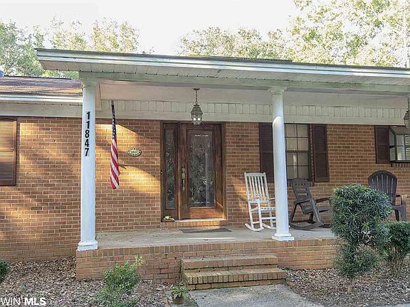 3rd image of 11847 Village Green Dr