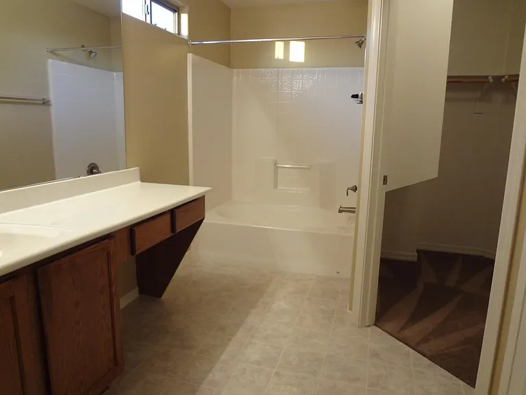 1051 S Maverick St — Photo 31