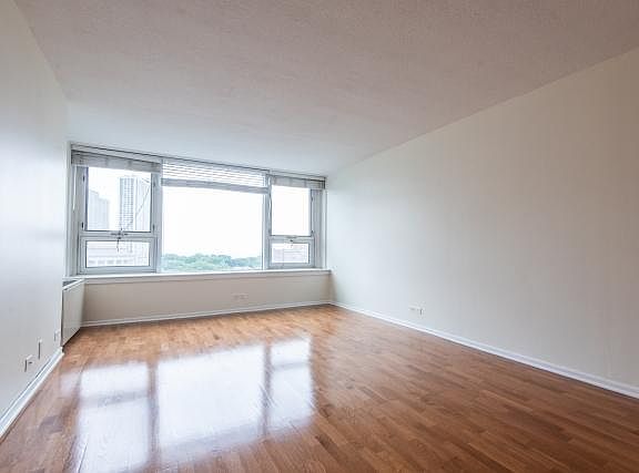 4th image of 2728 N Hampden Ct APT 1007