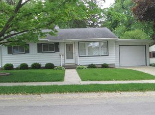 1466 Winter Dr, Freeport, IL 61032