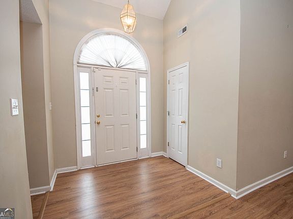 3rd image of 110 Sheldon Way