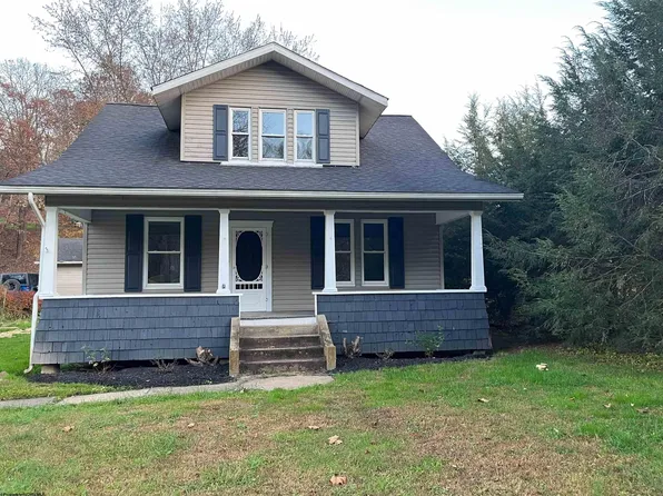 78 Tom Taylor Dr, Grafton, WV 26354