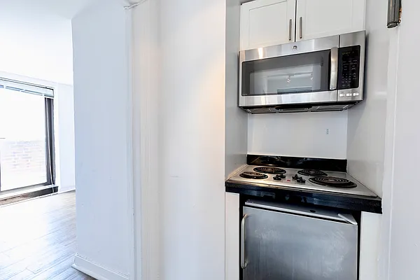 Rented by Manhattan Realty Group | media 12