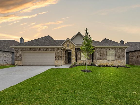 3rd image of 224 Gardenia Dr