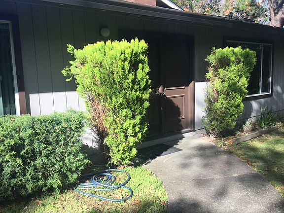 2nd image of 821 Villa Ln APT 1