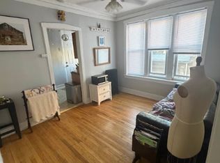 7018 N Sheridan Rd APT 2F, Chicago, IL 60626