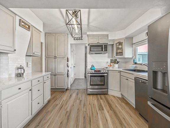 4th image of 13913 SE Southwood Dr