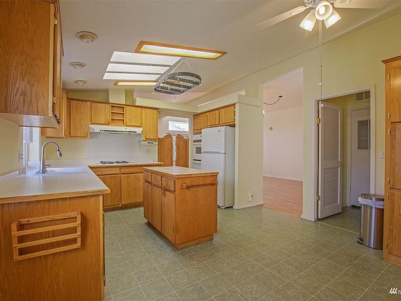 5th image of 1100 S Rosewood Dr Unit 211