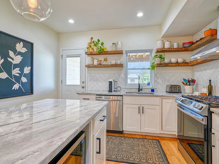 300 S Clinton St — Photo 15