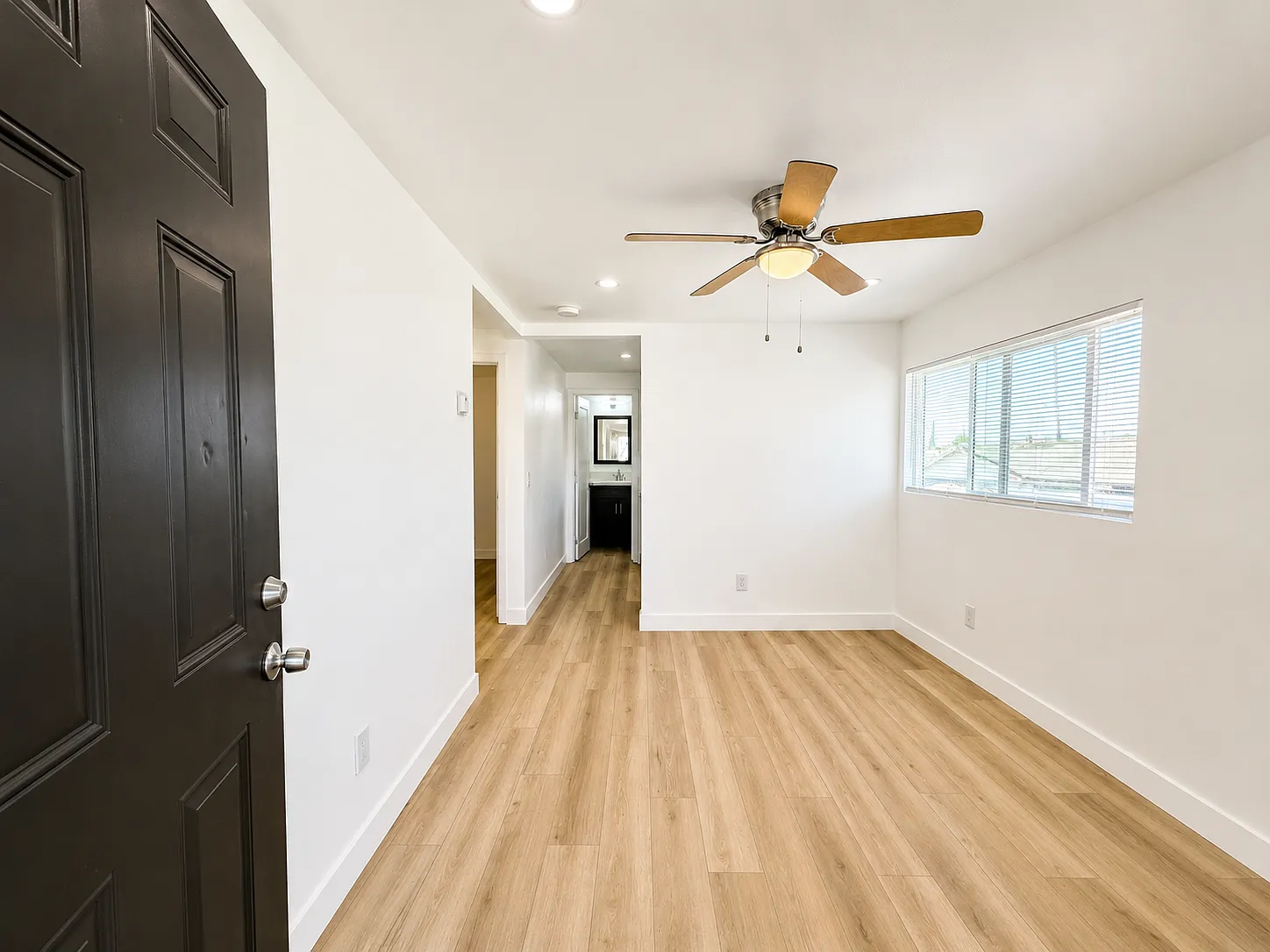 2 bed, 600 sqft, $2,300 — Photo 2