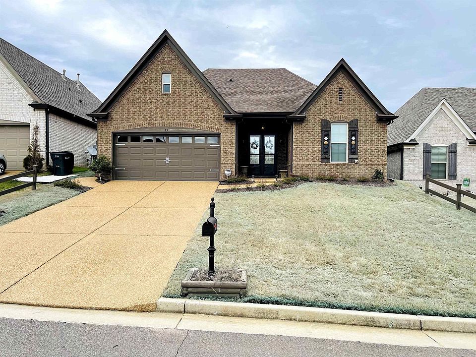 1st image of 55 Briar Hollow Ln