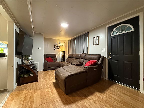 2nd image of 741 Chestnut St