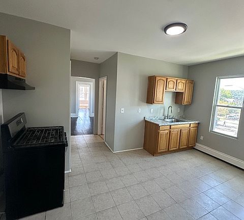 5th image of 7 Franklin St APT 4