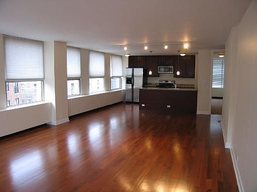 2nd image of 2626 N Lakeview Ave APT 808