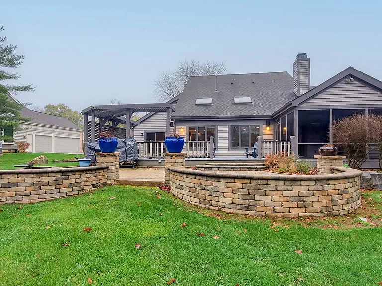 5790 Rushwood Dr — Photo 60