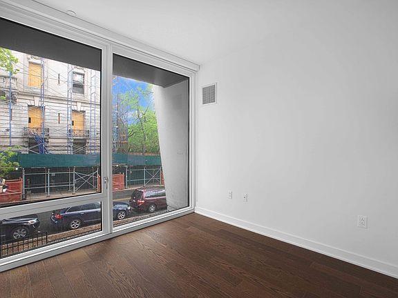 4th image of 400 W 113th St APT 226