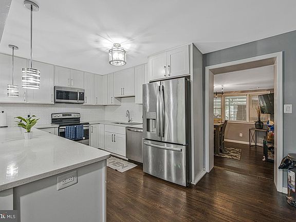 4th image of 3112 Squire Rd