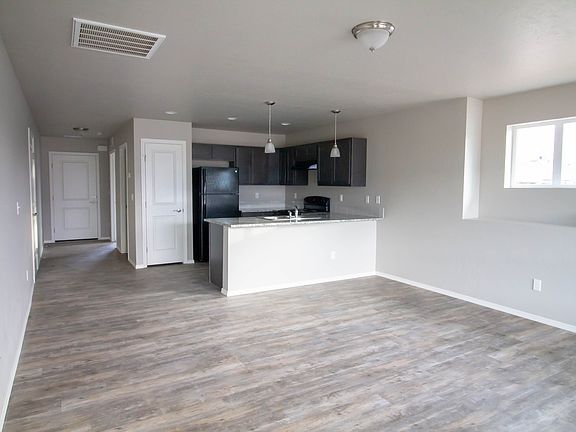 5th image of 1040-1047 W Sanetta St