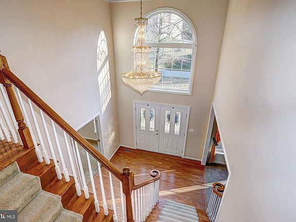 2nd image of 12 Pine Hill Ct