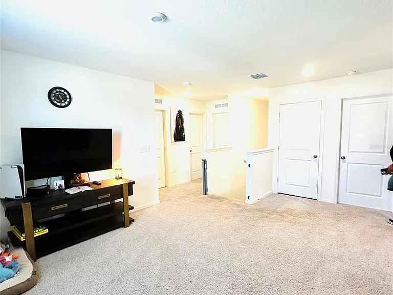 1053 Ambleside Dr — Photo 17