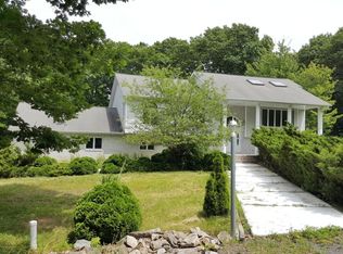 1 Devonshire Ln, Mount Pocono, PA 18344