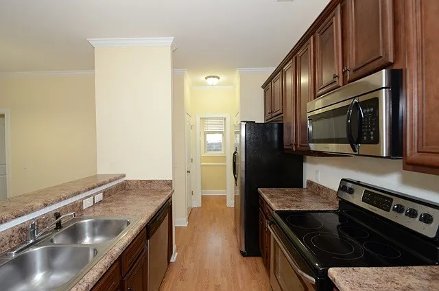 106 Thompson St — Photo 10