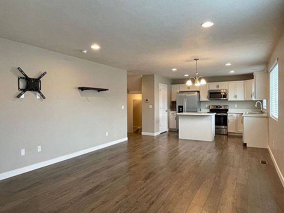 5th image of 3037 S Red Pine Dr